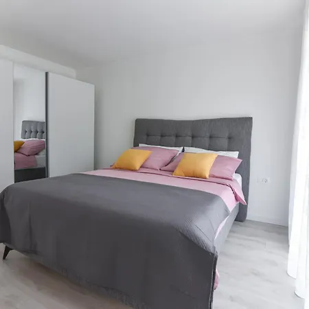 Orleancic Apartment *